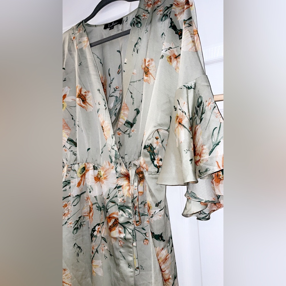 Lulu’s Give Me Love Sage Green Wrap Dress with Bell Sleeves XS - Picture 9 of 9